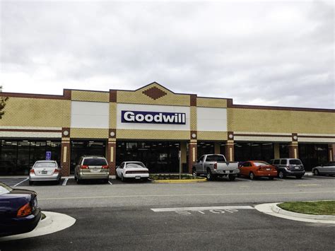 Does Goodwill Pick Up Furniture?